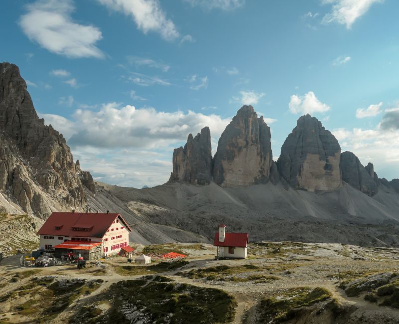 Drei Zinnen mit Berghütte